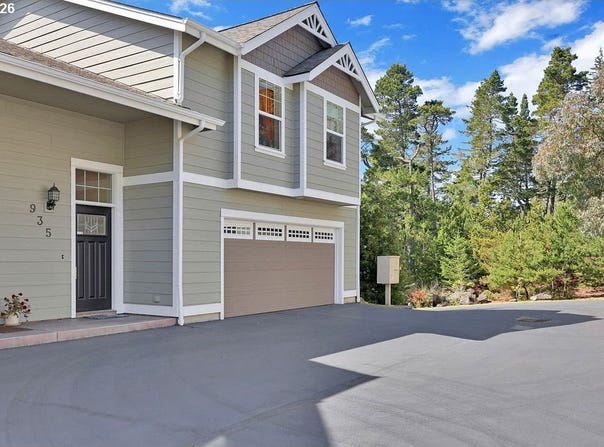 935 HEMLOCK St, Florence, OR 97439