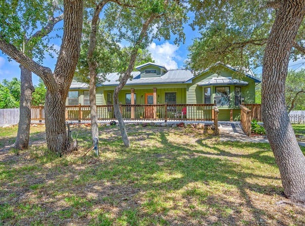 1045 N McCampbell, Aransas Pass, TX 78336