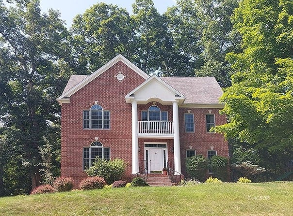 7260 Edgewood Ln, Athens, OH 45701