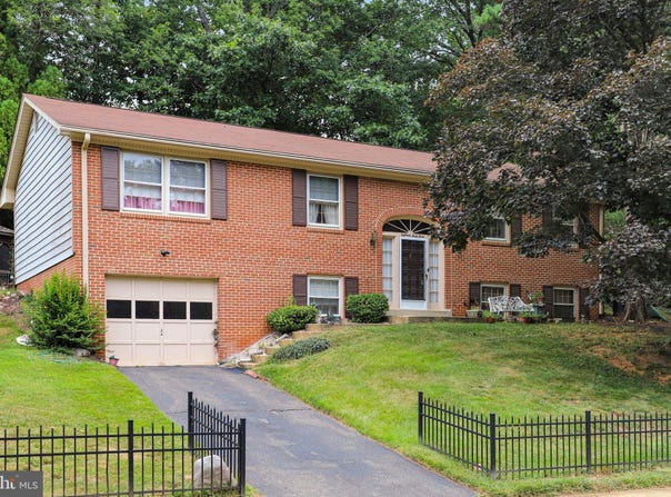 1843 FOXSTONE Drive, VIENNA, VA 22182