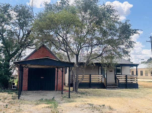 325 W Mississippi Street, Floydada, TX 79235