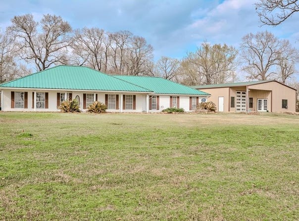561 CR 3558, Broaddus, TX 75929