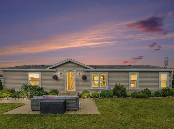 14625 Springwood Road, Charlevoix, MI 49720