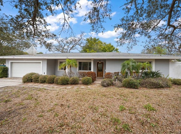 230 GARDEN Circle, BELLEAIR, FL 33756