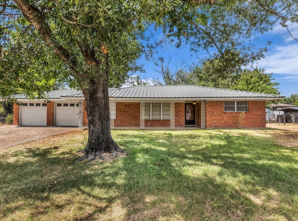 817 E Holly Lane, Mexia, TX 76667