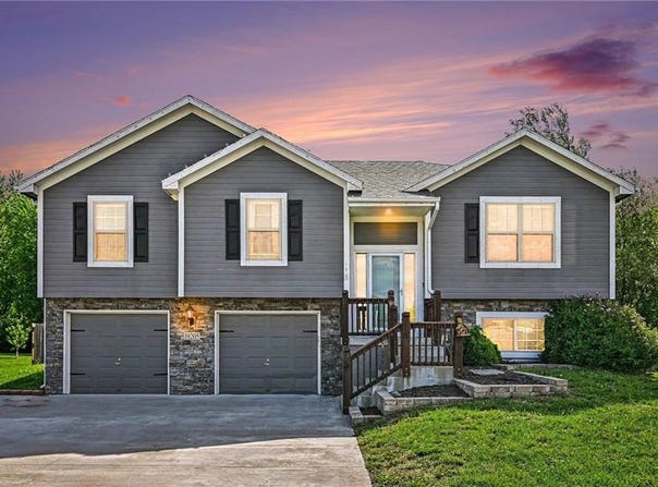 19205 Switchgrass Drive, Smithville, MO 64089