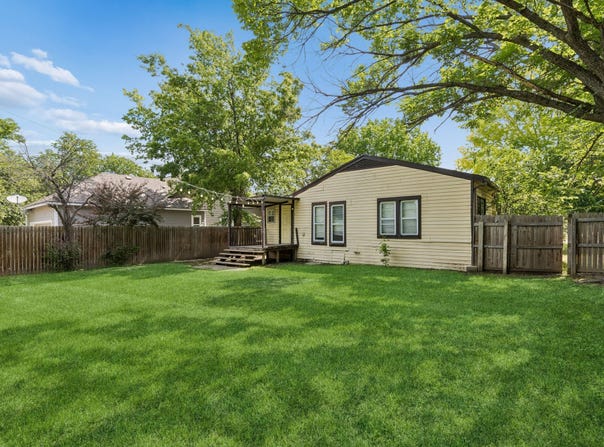 1120 S Pine Street, Grapevine, TX 75050