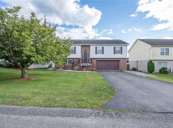105 Frank Cir, Latrobe, PA 15650