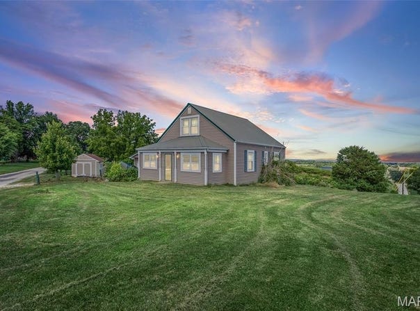 1148 Ridge, Golden Eagle, IL 62036