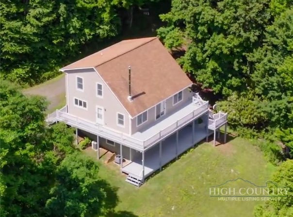 239 Honeysuckle Lane, Lansing, NC 28643