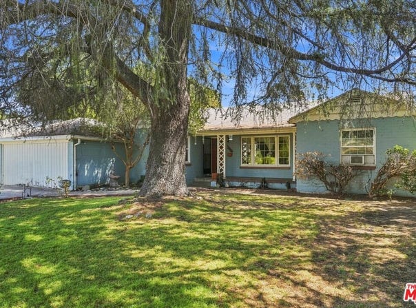 15954 Gault St, Lake Balboa, CA 91406