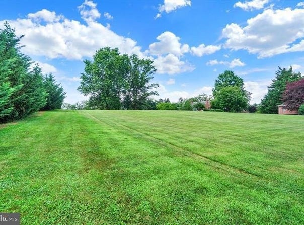 1983 HIGH Street, YORK, PA 17408