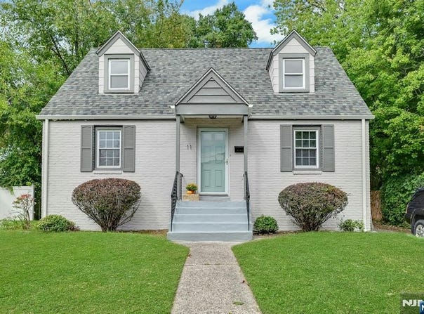 11 Pine Street, Hackensack, NJ 07601