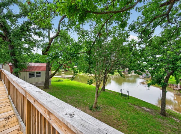 115 Wren Lane, Gun Barrel City, TX 75156