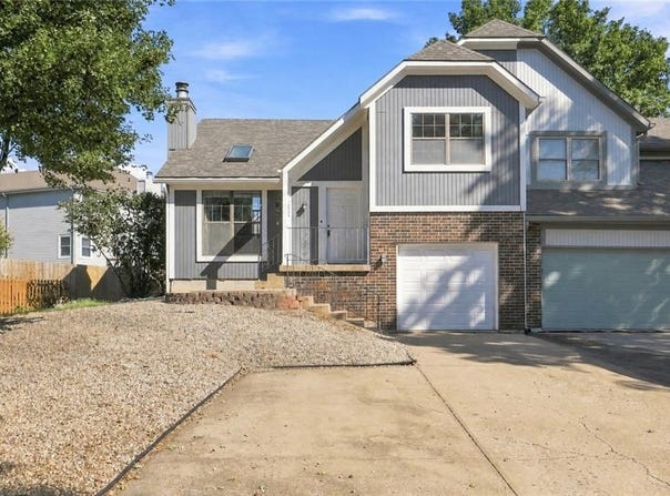 10924 W 115th Street, Overland Park, KS 66210