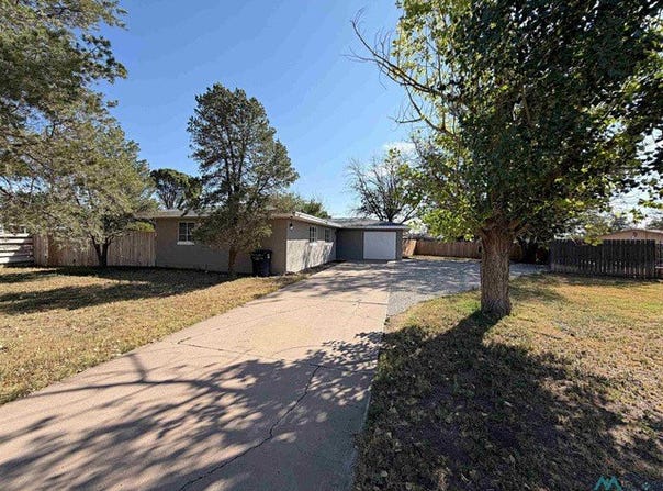 2901 E Fruitland Rd, Roswell, NM 88203