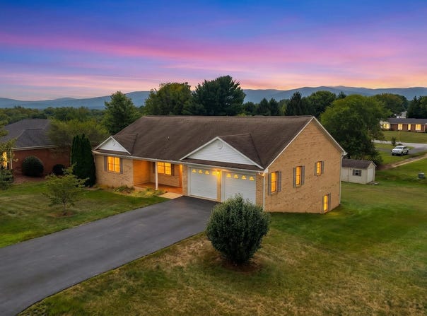 97 GLOUCESTER RD, STUARTS DRAFT, VA 24477