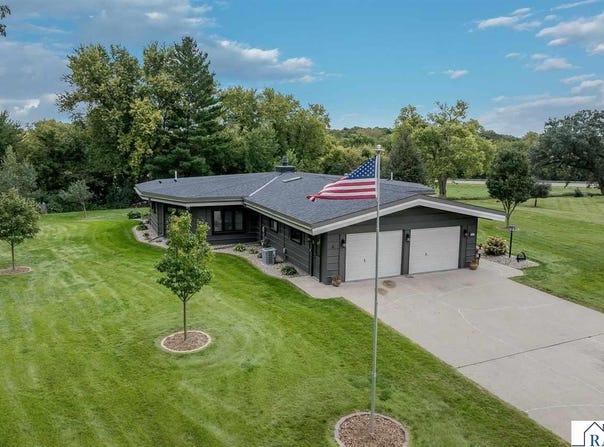 1014 Highland Drive, Blue Earth, MN 56013