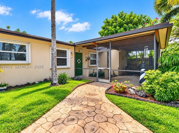 7140 Meade St, Hollywood, FL 33024
