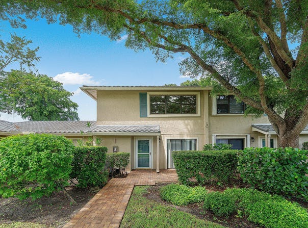 13 WESTGATE Lane, Boynton Beach, FL 33436
