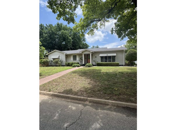 1625 Indian Dr, Enid, OK 73701