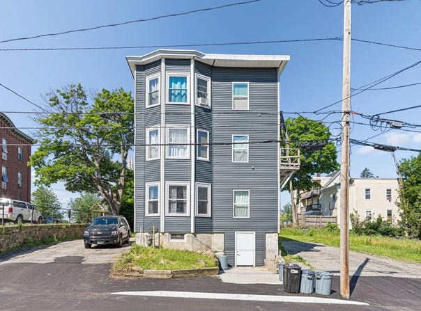 25 Howe Street, Lewiston, ME 04240