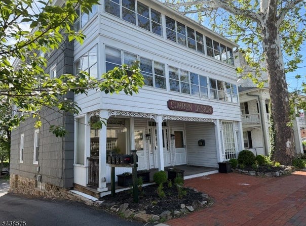 1 Hilltop Rd, Mendham Boro, NJ 07945-1246