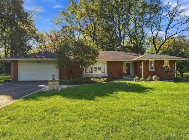 524 Waubonsee Trail, Batavia, IL 60510