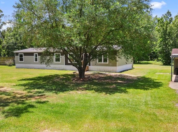 582 County Road 814, Buna, TX 77612