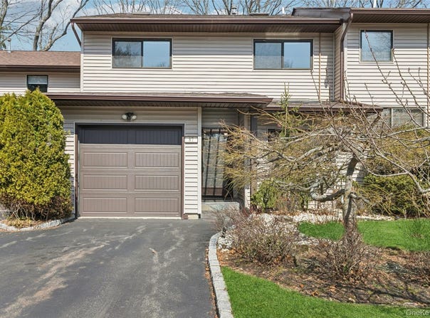 87 Northgate Circle, Melville, NY 11747