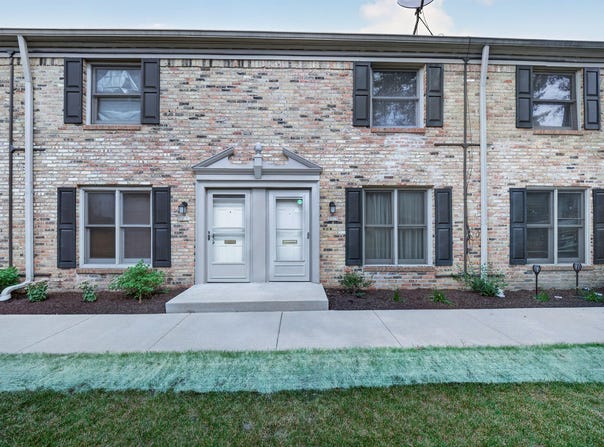 1714 Sessions Walk, Hoffman Estates, IL 60169