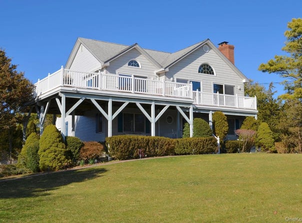 16 Grant Boulevard, Hampton Bays, NY 11946