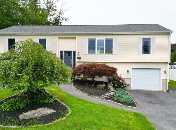 360 Perron Ave, Somerset, MA 02726