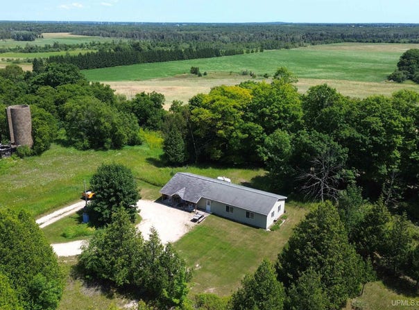 5580 LL Road, Garden, MI 49835