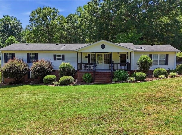 637 Ranch Road, Laurens, SC 29360