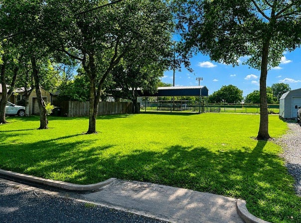 North Summit Street, Weimar, TX 78962