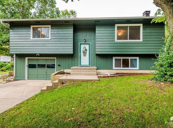 3216 Ella Lane, Manhattan, KS 66502