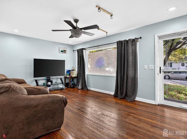 8 Kelly Street, Metuchen, NJ 08840