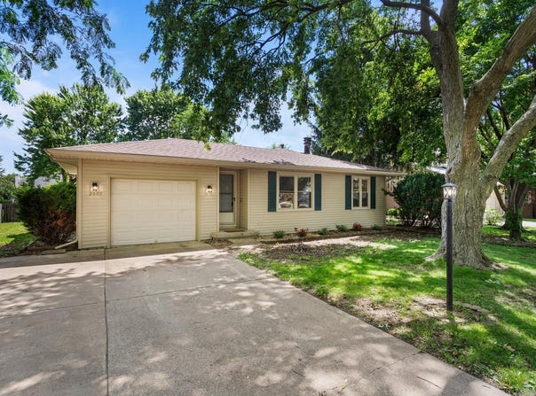 2805 Clayton Boulevard, Champaign, IL 61822