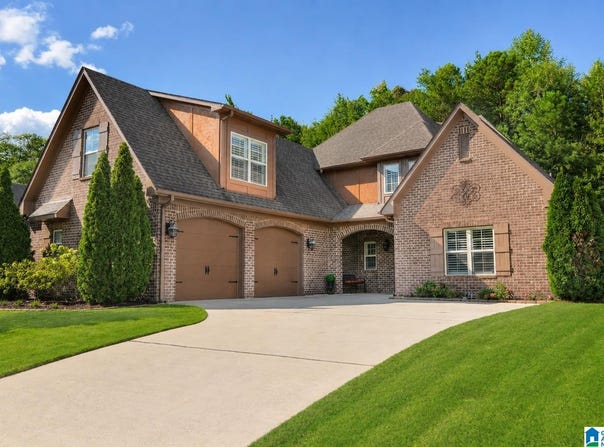 374 STRATHAVEN DRIVE, PELHAM, AL 35124