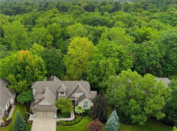 411 Stonebridge Drive, Amherst, OH 44001