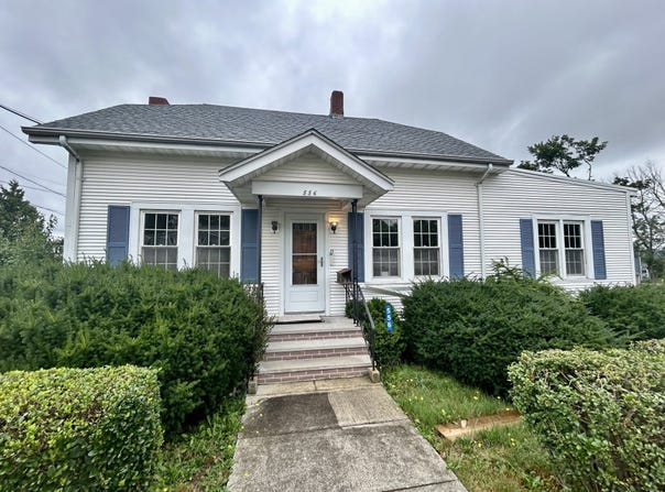 556 Brayton Ave, Somerset, MA 02726