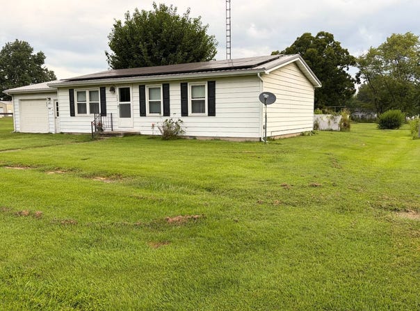 404 W 9th, Belle Rive, IL 62810