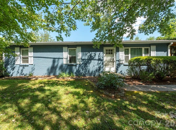 18 Hookers Gap Road, Candler, NC 28715