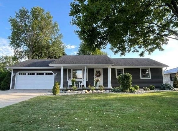 653 Miami Dr., Nappanee, IN 46550