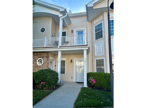 115 Autumn Drive, Plainview, NY 11803