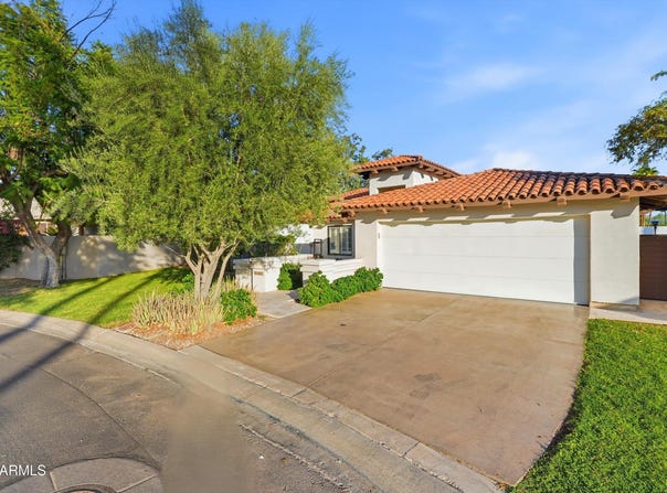 3187 E BERRIDGE Lane, Phoenix, AZ 85016