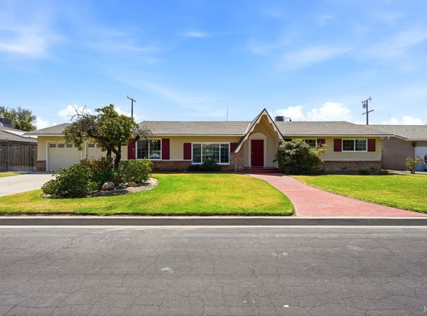 335 E Sycamore Drive, Hanford, CA 93230