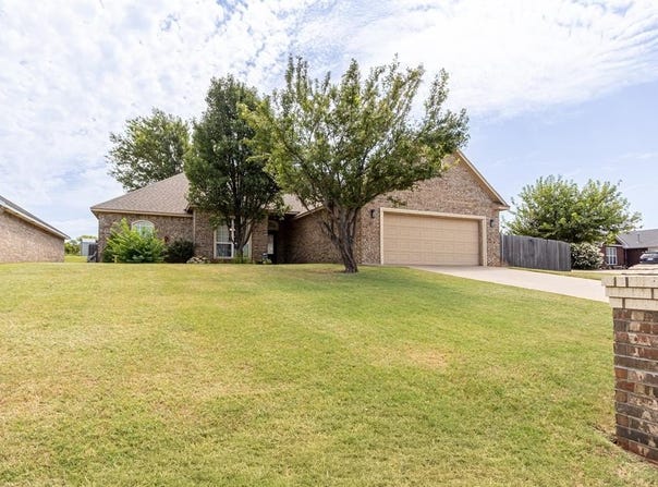 2318 Tailwind Drive, Purcell, OK 73080