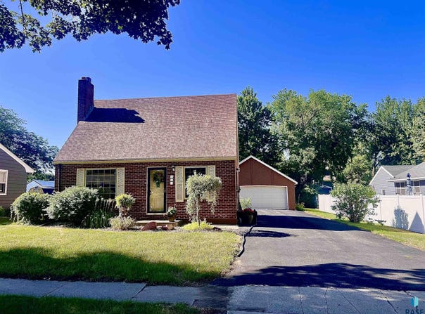 427 Brown W St, Luverne, MN 56156